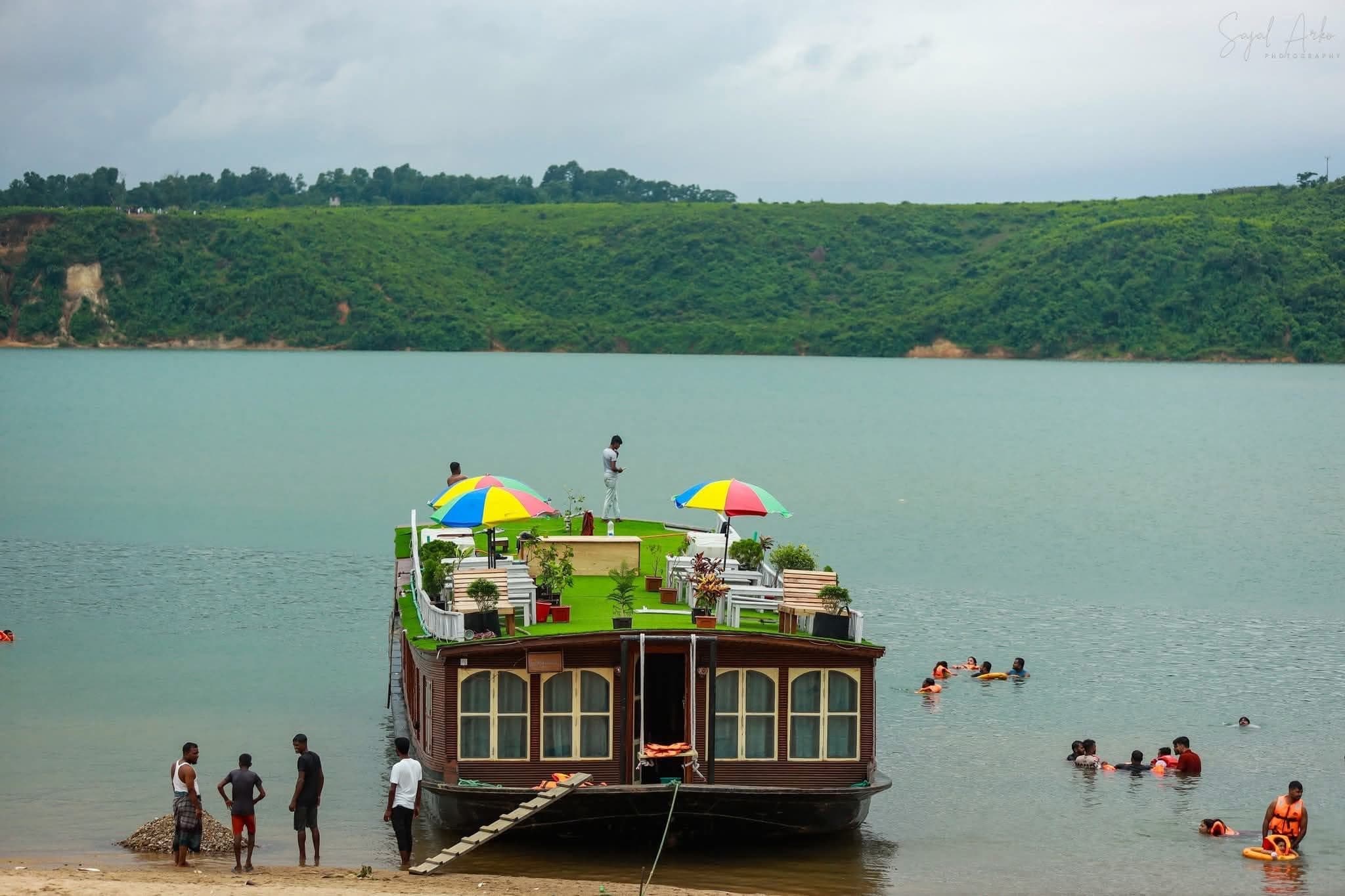 Tanguar Haor houseboat