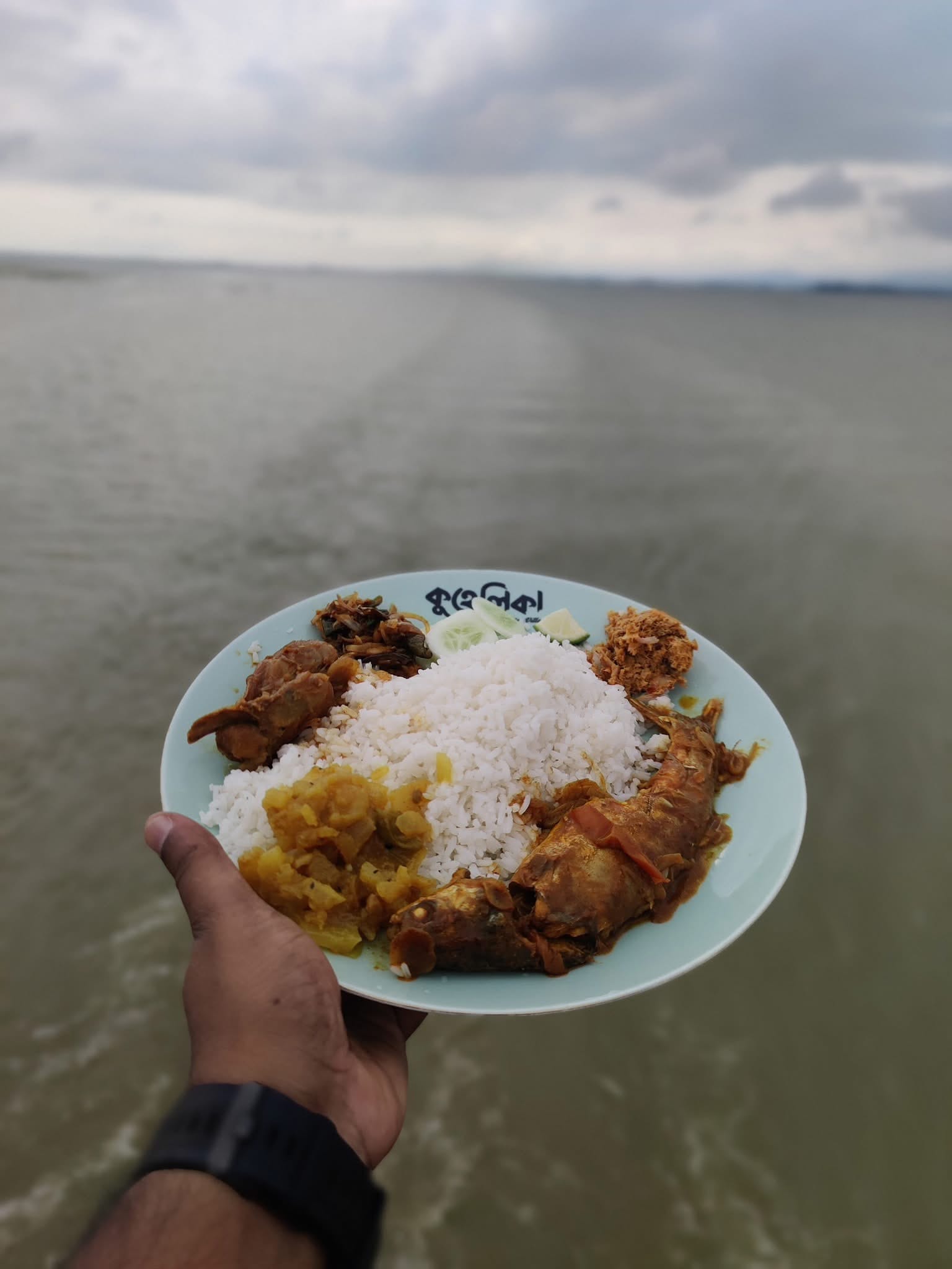 Lunch plate by the river